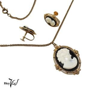 Vintage Black & White Cameo Pendant Necklace & Screw Back Earring Set - Hey Viv